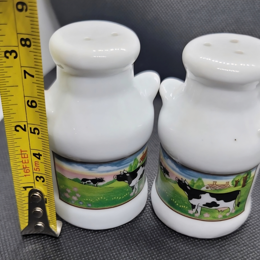 vintage ceramic salt and pepper shaker set. - Picture 5 of 6